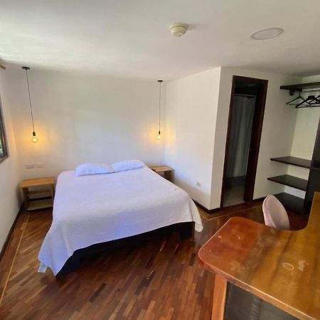 Campus Residencias Bed & Breakfast กีโต ภายนอก รูปภาพ