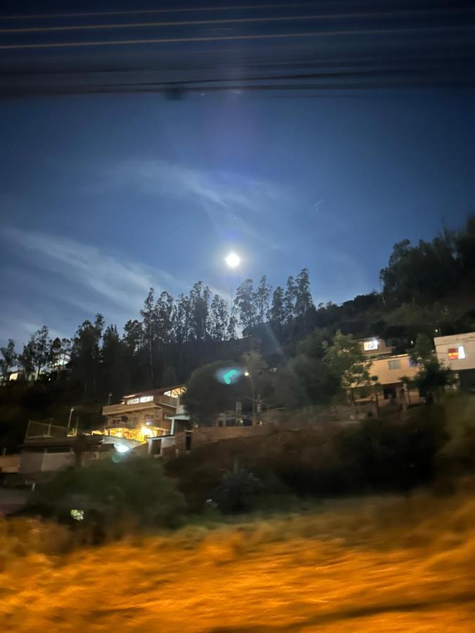 Campus Residencias Bed & Breakfast กีโต ภายนอก รูปภาพ