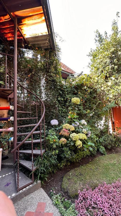 Campus Residencias Bed & Breakfast กีโต ภายนอก รูปภาพ