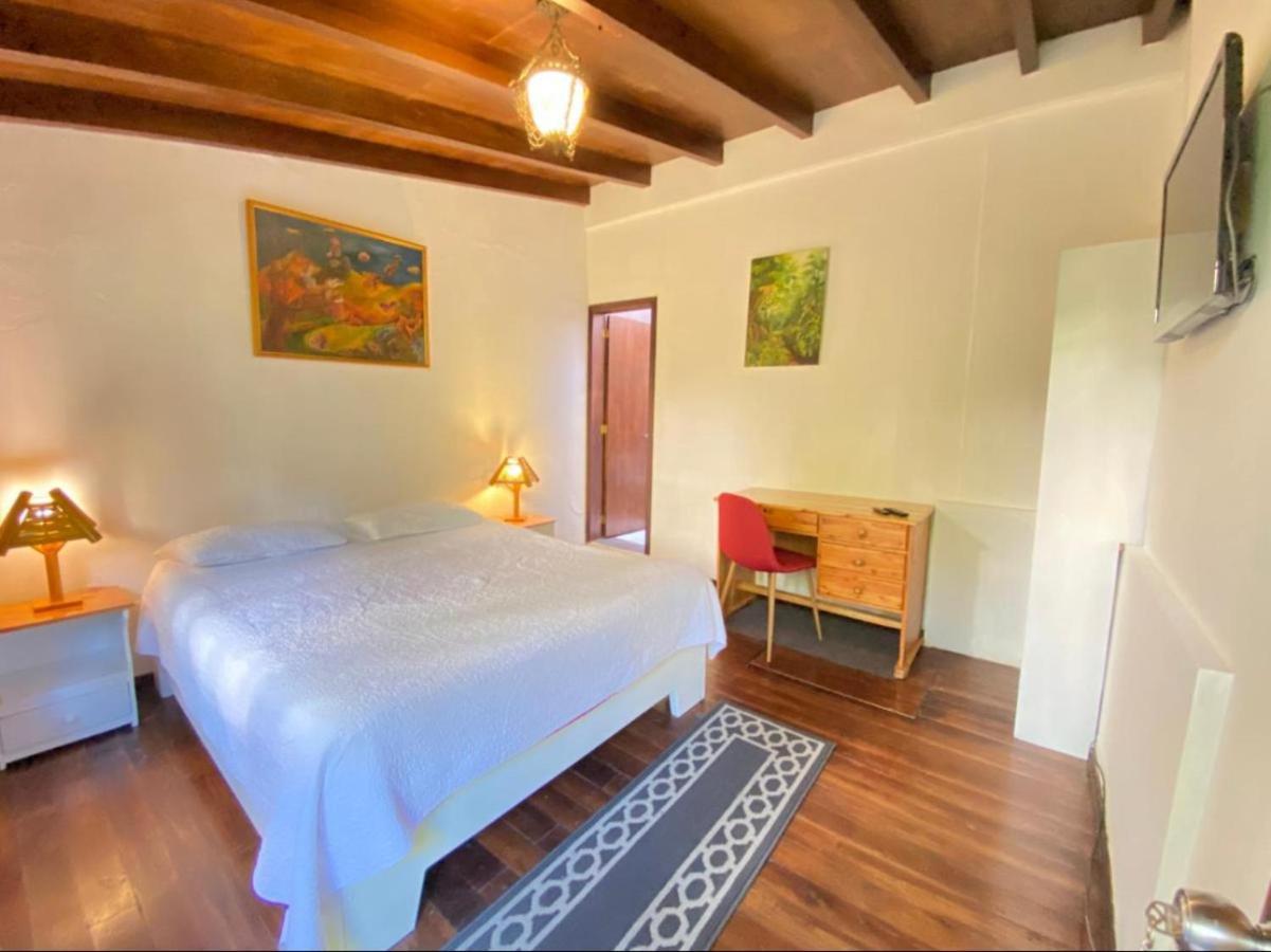 Campus Residencias Bed & Breakfast กีโต ภายนอก รูปภาพ